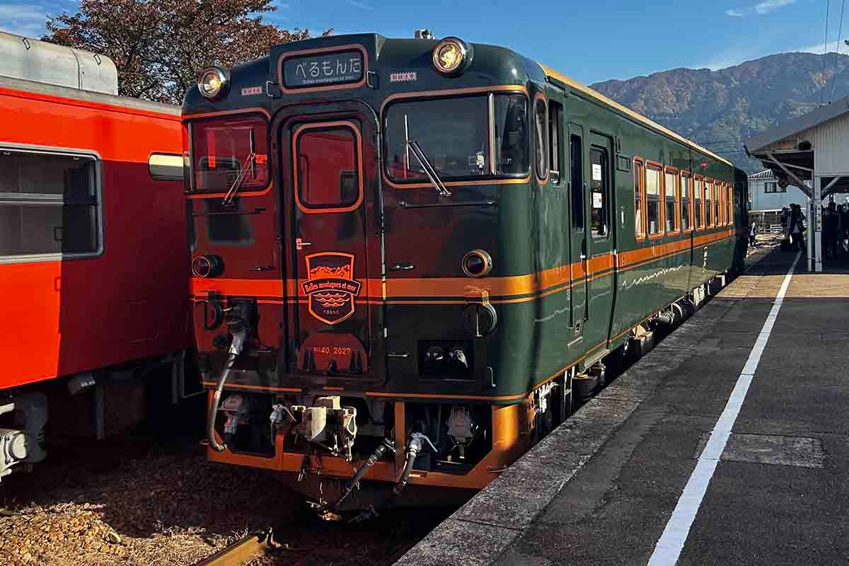 JR西日本の観光列車「べるもんた」