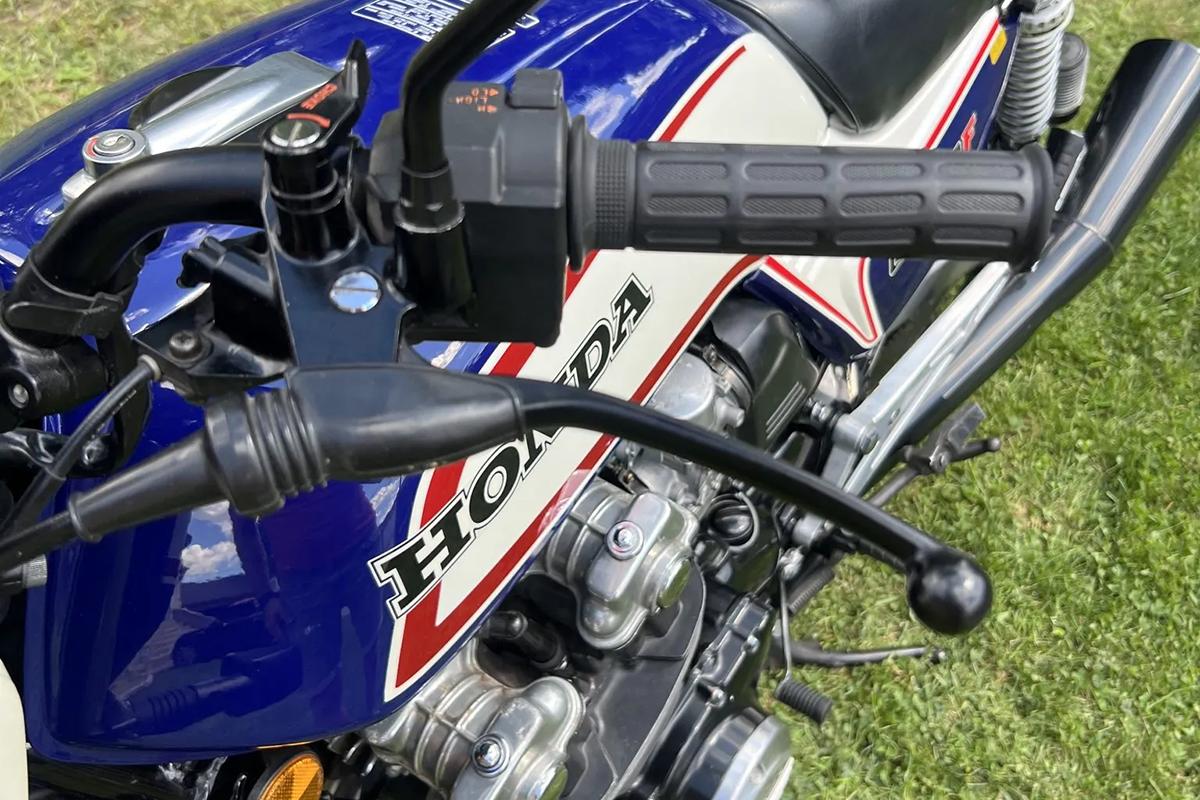 米国オンラインオークションに出品、落札された1983年式ホンダ「CB1100F」
