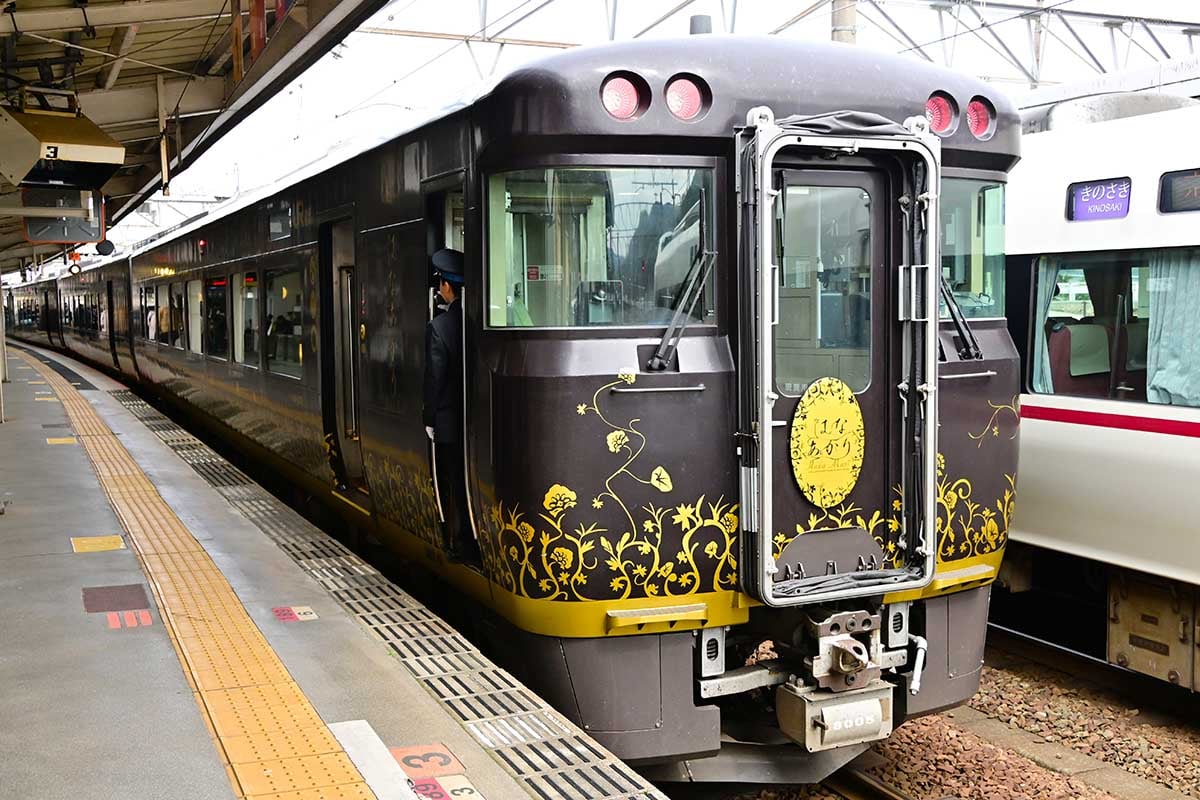 JR西日本の観光列車「はなあかり」