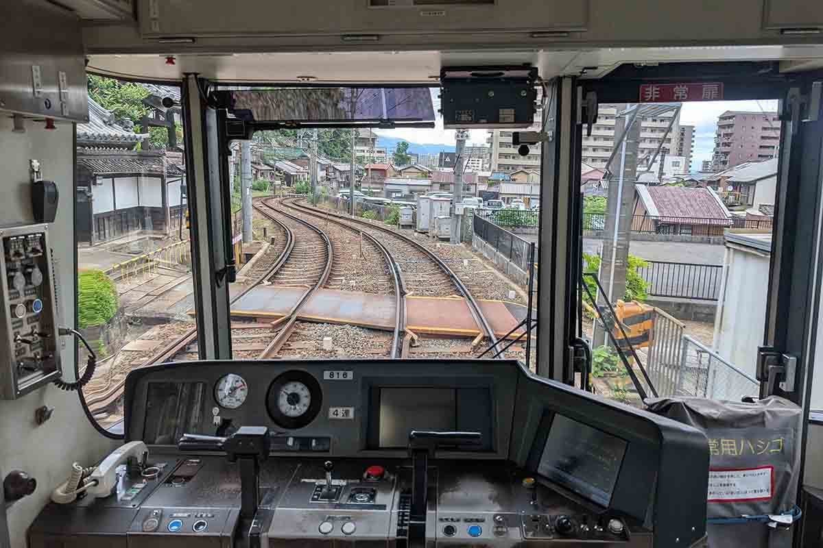 「大谷駅」と「上栄町駅」の間の最大勾配は61パーミルと国内第3位の急勾配だ。