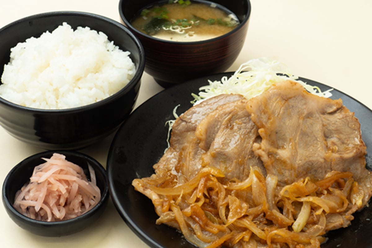 大谷PA(下り線)の「岩下の新生姜生姜焼定食」。価格は1350円