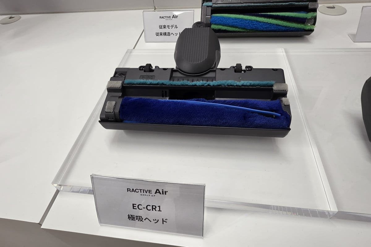 EC-CR1に搭載された新開発の「極吸ヘッド」。壁際に強い「端までブラシPlus」、大きなごみを吸い込みやすい「メガマウス構造」、髪の毛やペットの毛が絡みにくい「からみにく~いブラシPlus」を組み合わせている