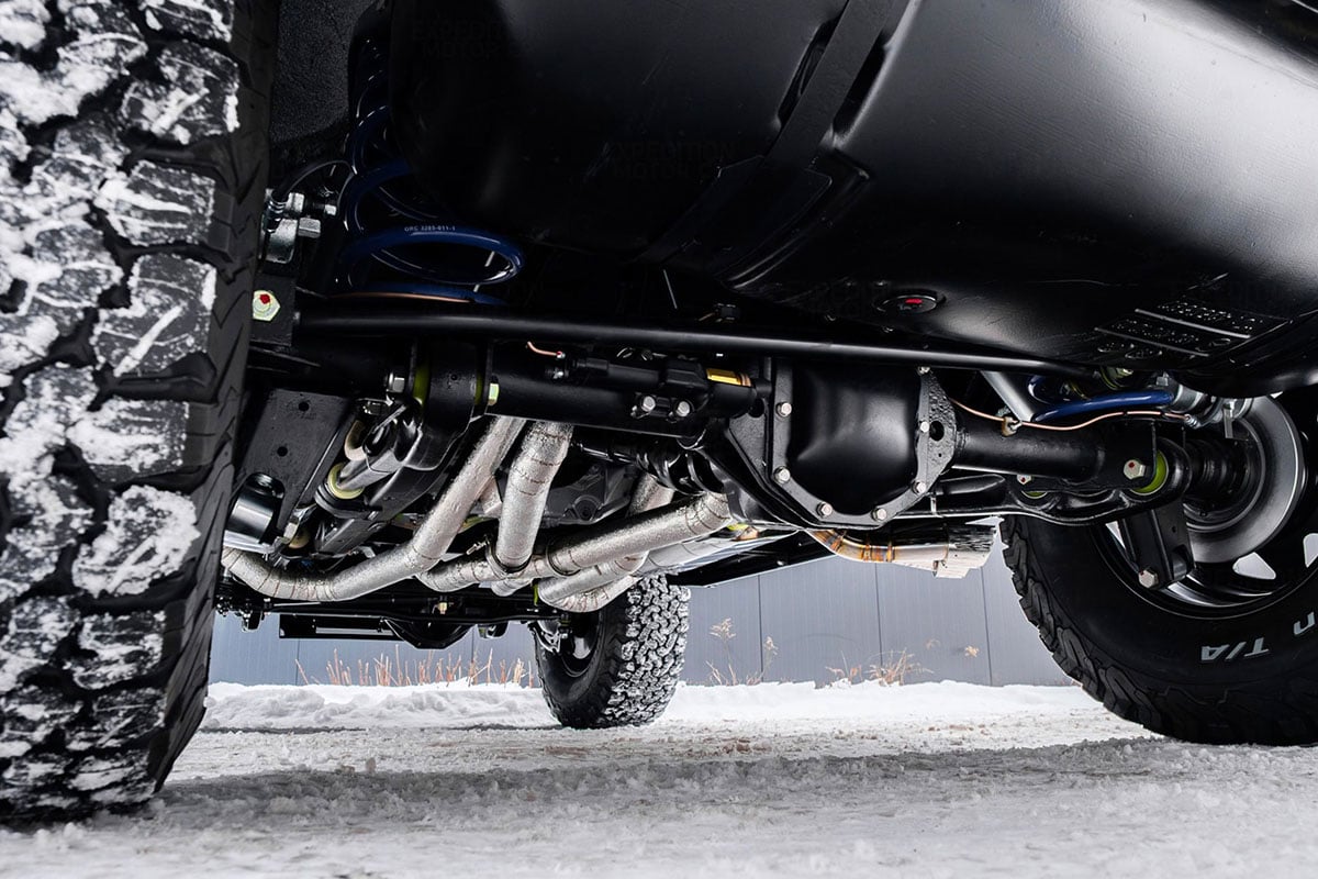 1991年製「250GD」ベースのレストモッド車両。室内はレザーやオーク材を多用し、現代的な快適装備を備える（C）Expedition Motor Company