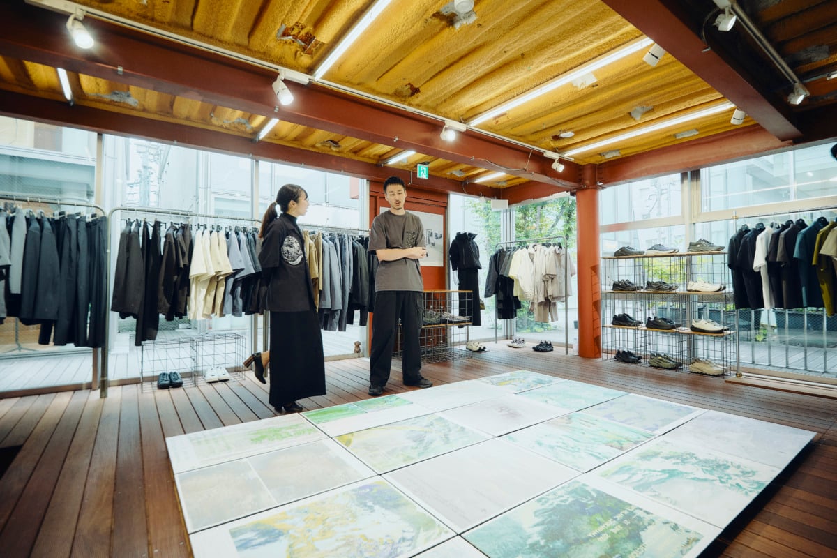 大田晃輝氏（右）。上西氏と面識を得たのは、個展『Now Printing』を訪れて以降だが、ライゾマティクスでの仕事などを通じて、その作品には以前から注目していたそうだ。