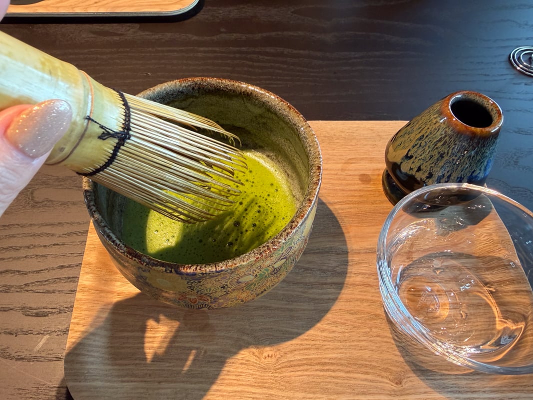 クルーズでは茶をたてる体験をした