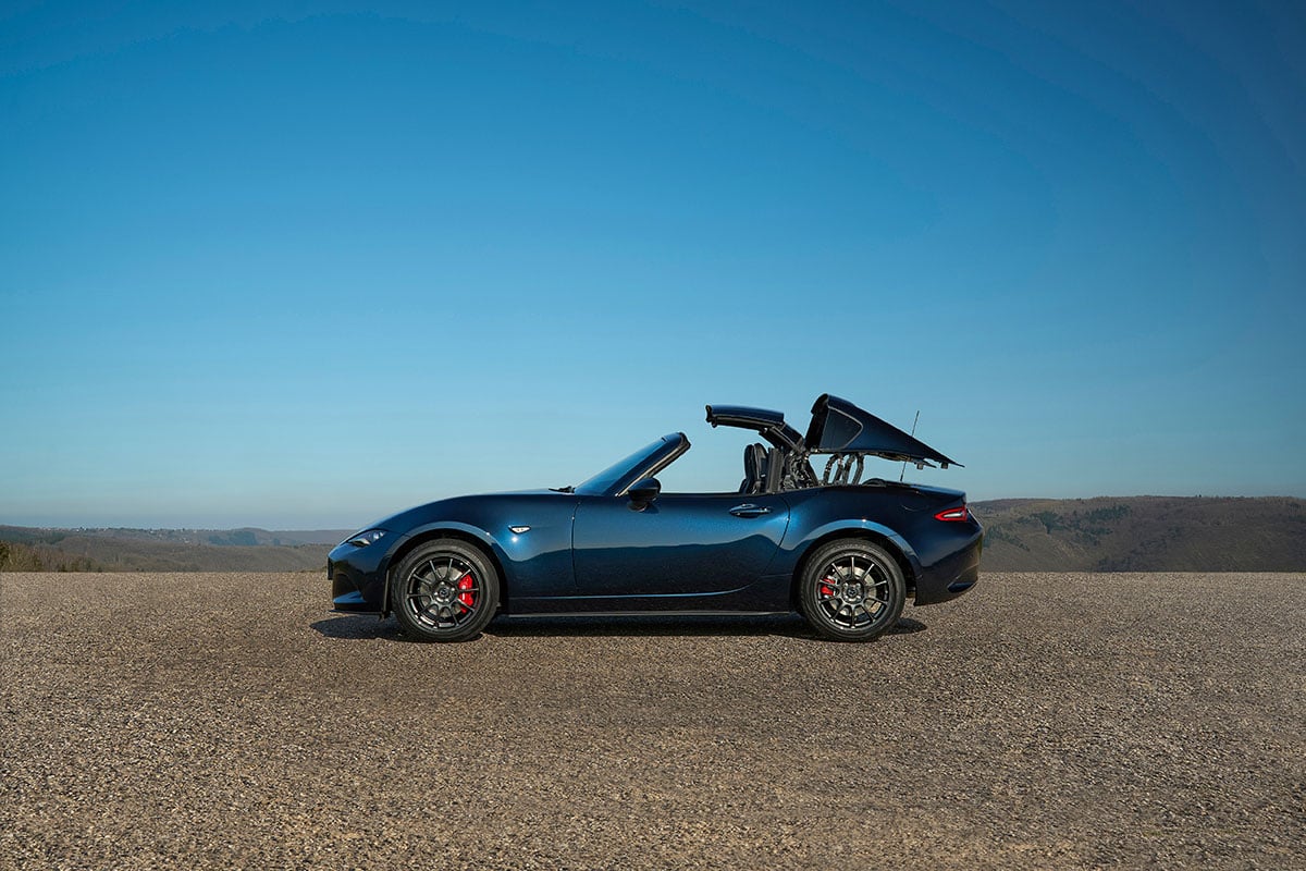 マツダのドイツ法人が発表した「ロードスター RF」（現地名「MX-5 RF」）の2027年モデル