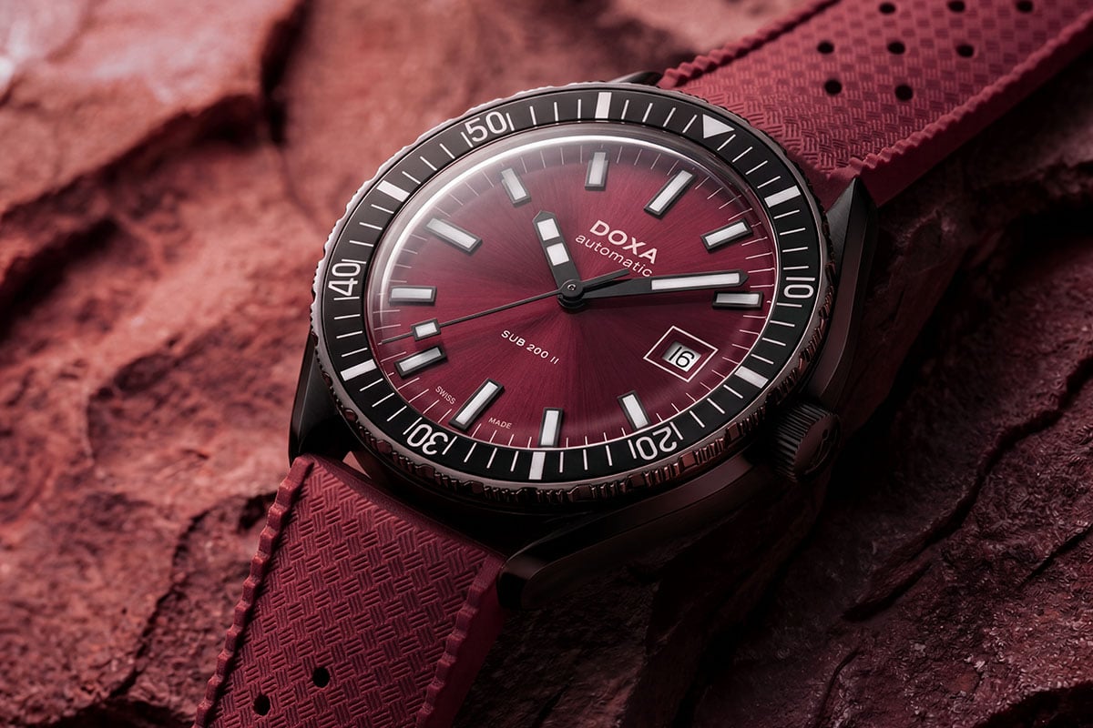 “Redcoral”のみラバーストラップはブラックとレッドの2色をラインナップ。自分らしく装える選択肢の多さも魅力のひとつ