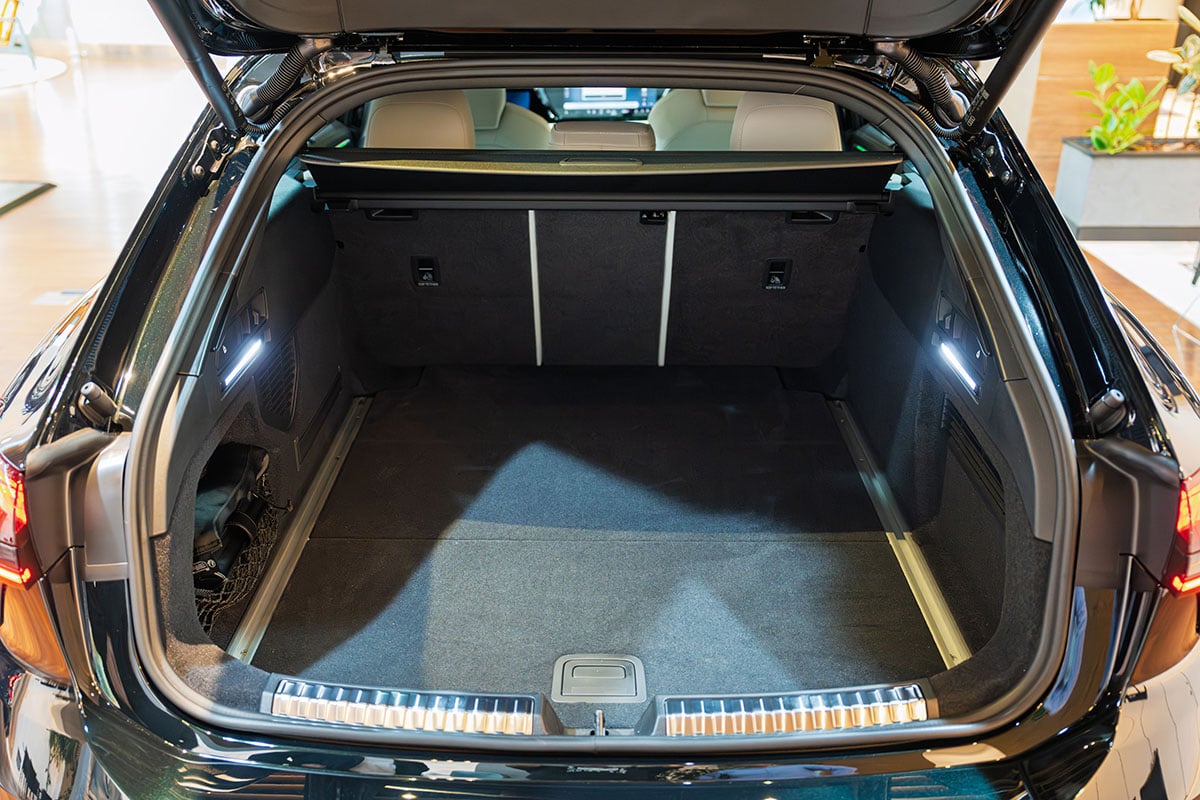 アウディ新型「A6アバント」