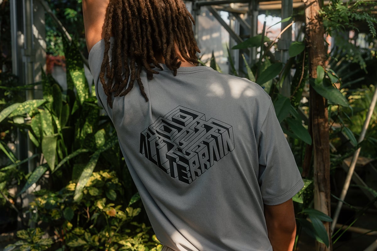 デサント「CL H/S GRAPHIC TEE(08M)」:スチールグレー