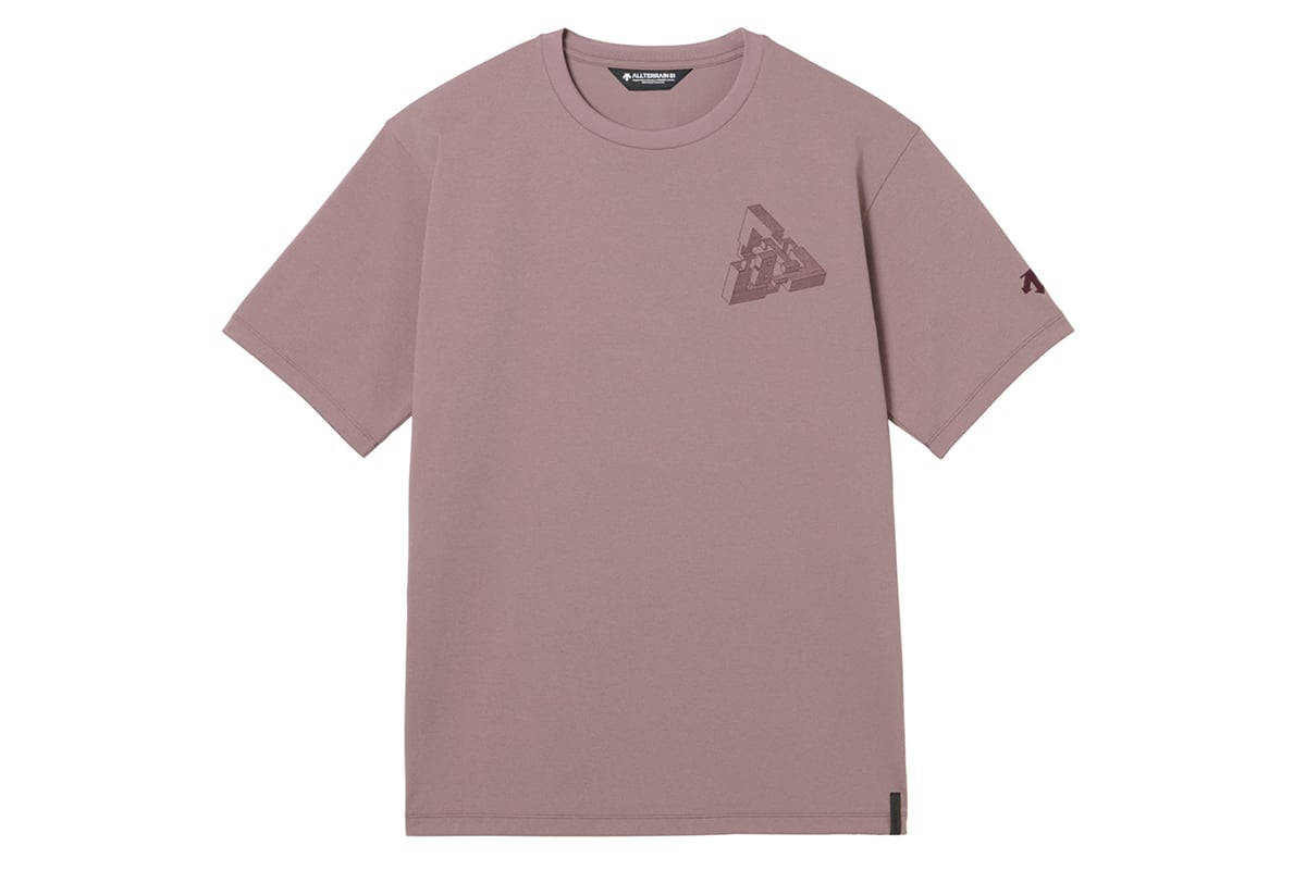 デサント「CL H／S GRAPHIC TEE（04M）」：カシスヨーグルト