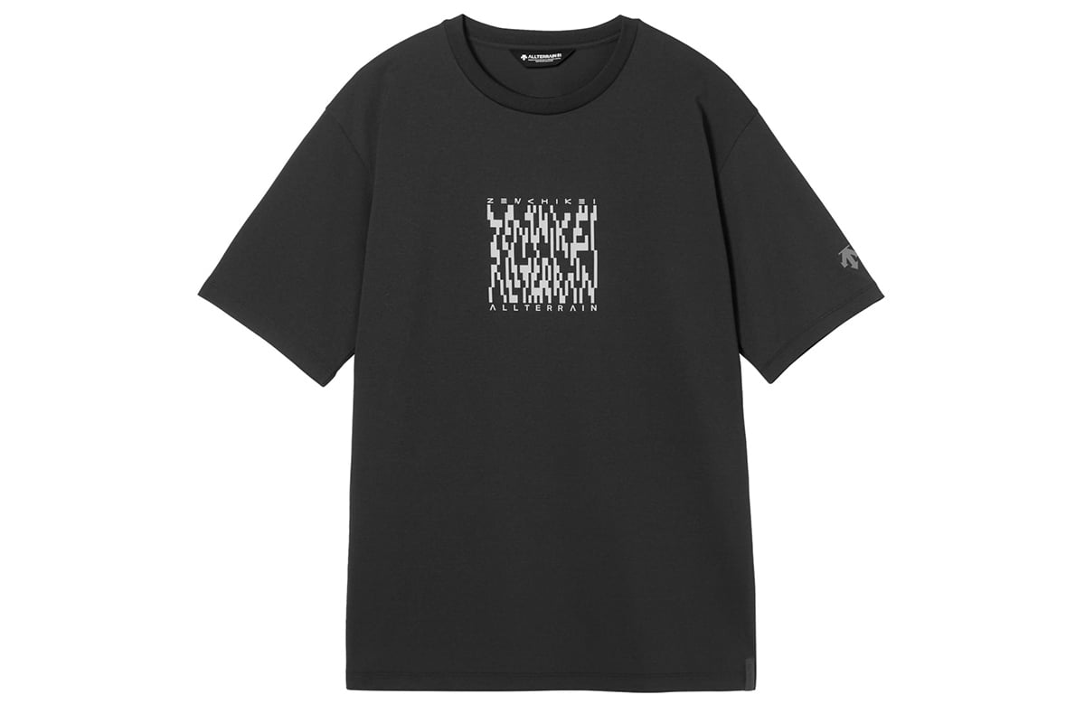 デサント「CL H／S GRAPHIC TEE（05M）」：ブラック