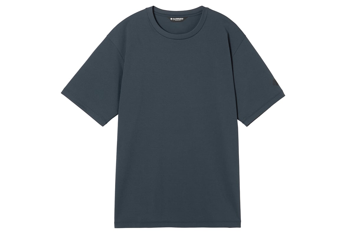 デサント「CL H／S GRAPHIC TEE（06M）」：ダークシャドー