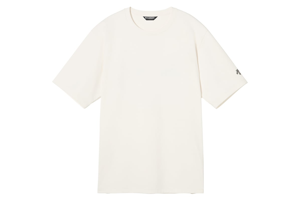 デサント「CL H／S GRAPHIC TEE（06M）」：エグレットホワイト