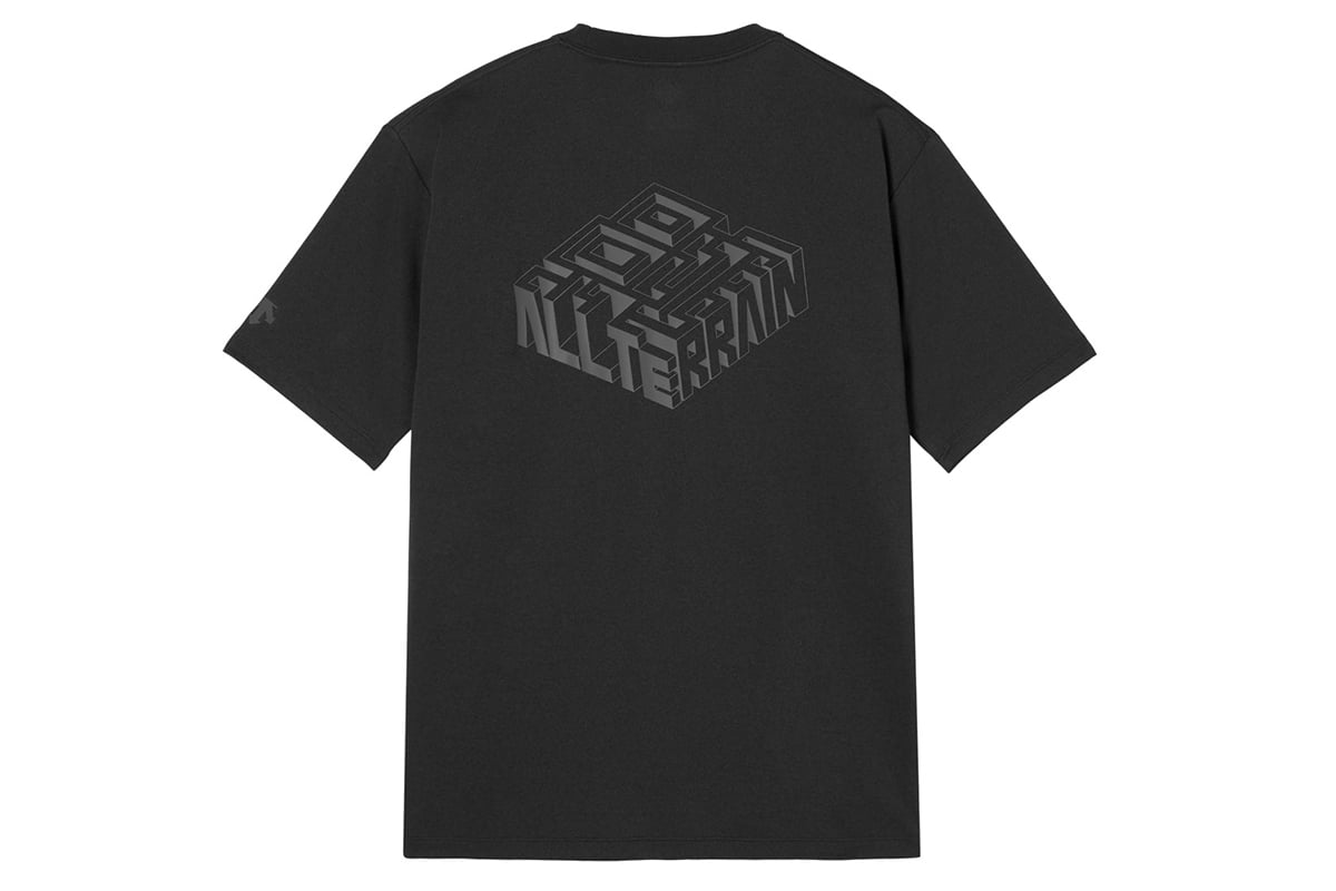 デサント「CL H／S GRAPHIC TEE（08M）」：ブラック