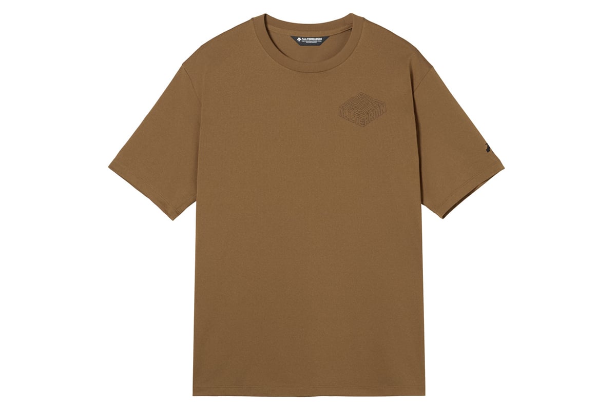 デサント「CL H／S GRAPHIC TEE（08M）」：オレンジランプ