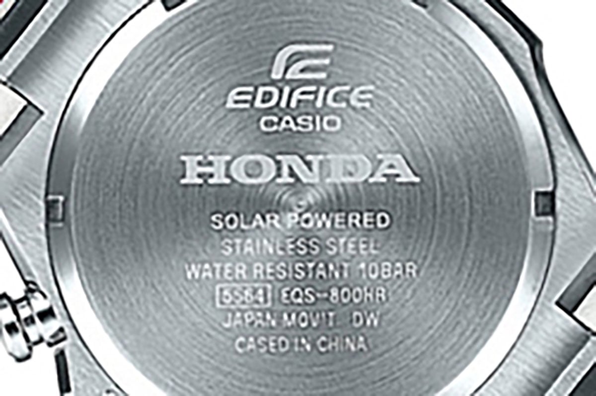 「エディフィス EQS-800HR」 Honda Pacingの赤✕白のイメージカラーと、F1マシンのカーボンファイバー製モノコックボディをイメージした折り目模様のカーボンを文字盤に採用。当時の価格は2万8000円＋消費税。