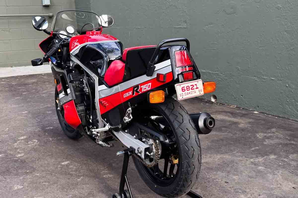米国オンラインオークションに出品、落札された1986年式スズキ「GSX-R750」