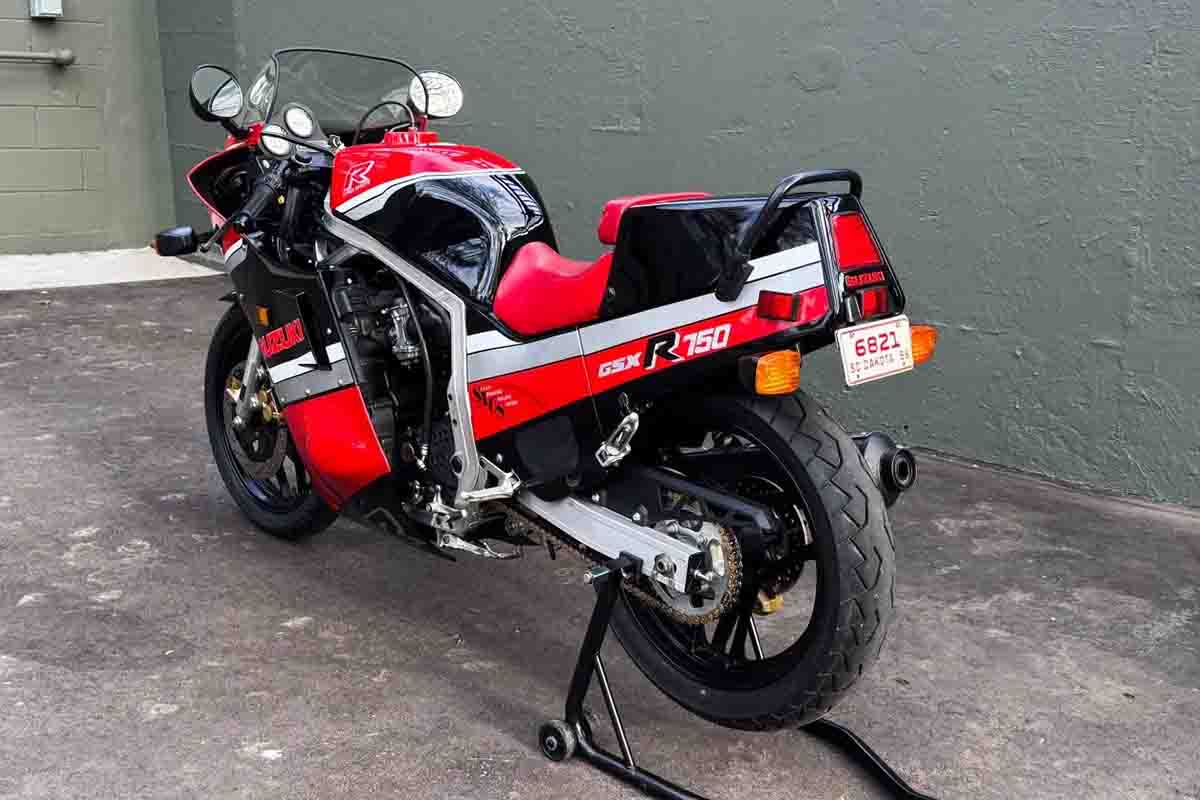 米国オンラインオークションに出品、落札された1986年式スズキ「GSX-R750」