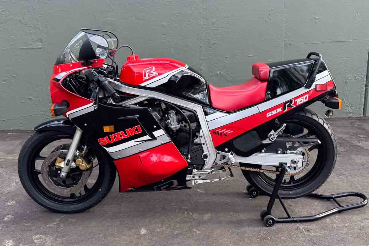 米国オンラインオークションに出品、落札された1986年式スズキ「GSX-R750」