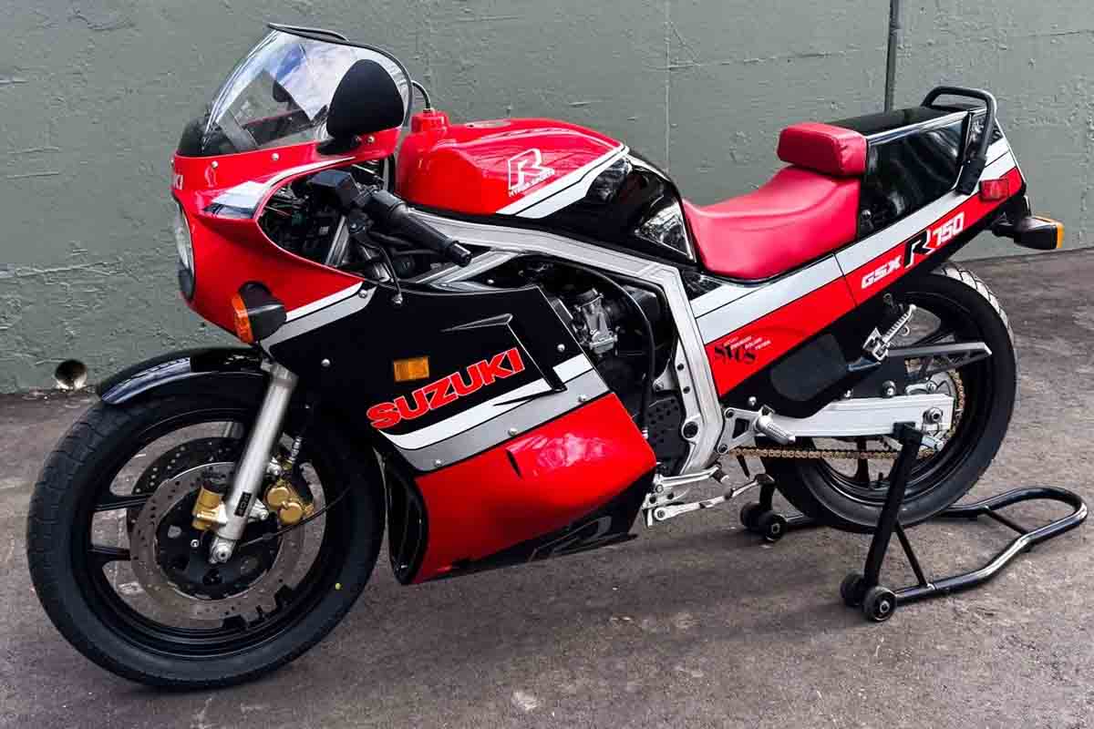 米国オンラインオークションに出品、落札された1986年式スズキ「GSX-R750」