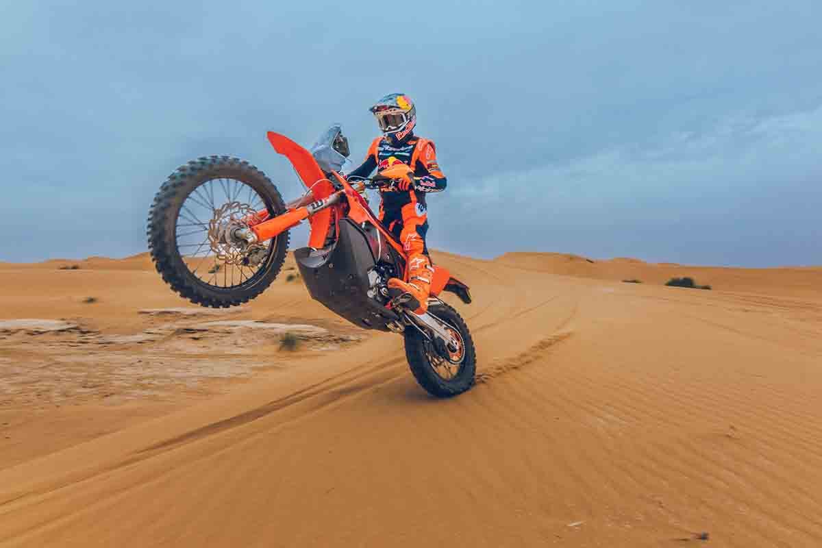 2026年7月から数量限定で発売されるKTM「2027 KTMラリーレプリカ」