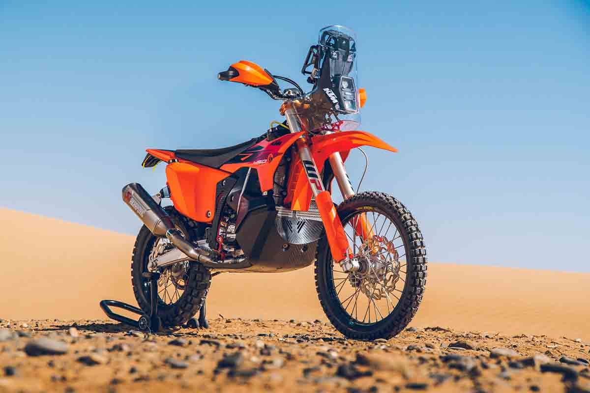 2026年7月から数量限定で発売されるKTM「2027 KTMラリーレプリカ」