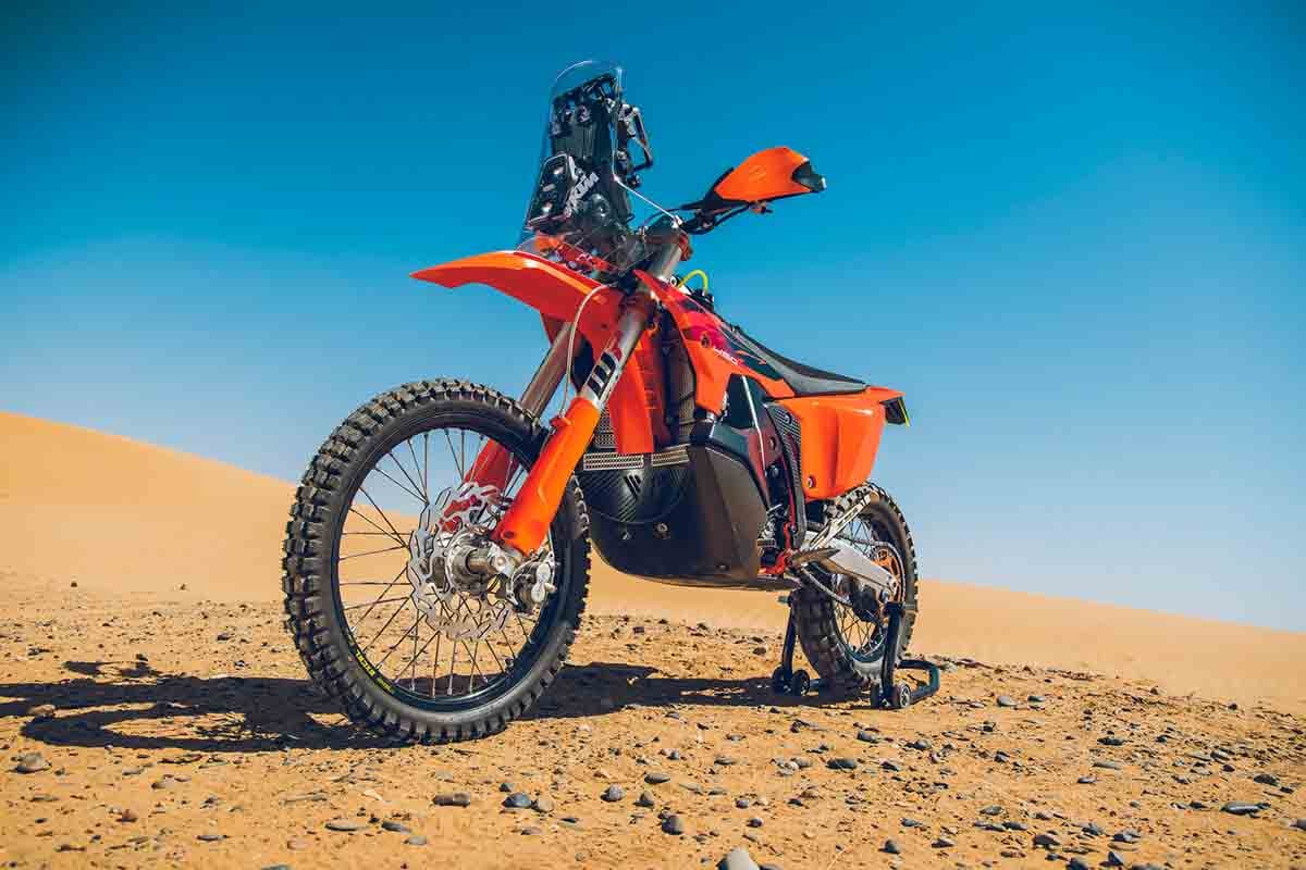 2026年7月から数量限定で発売されるKTM「2027 KTMラリーレプリカ」