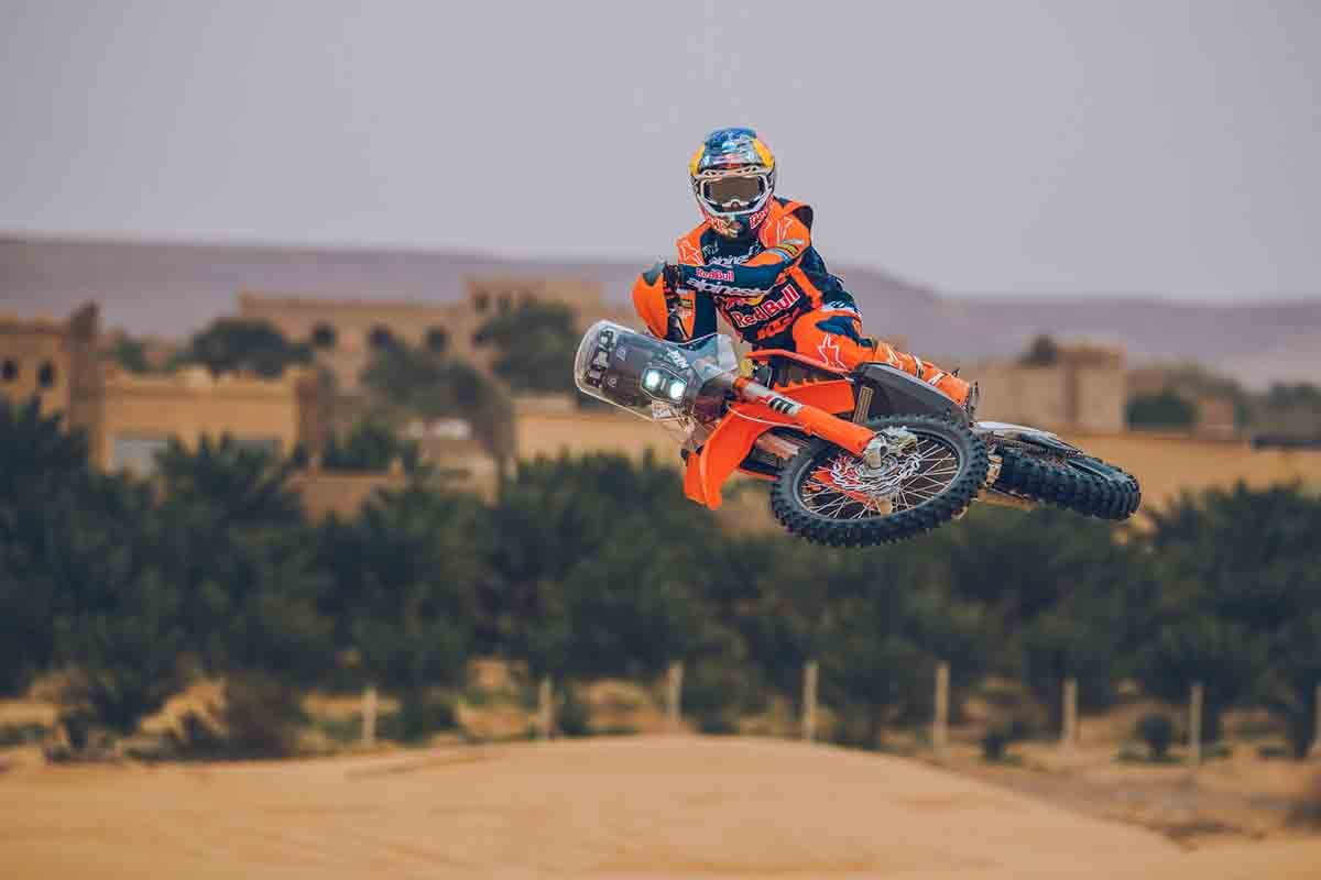 2026年7月から数量限定で発売されるKTM「2027 KTMラリーレプリカ」