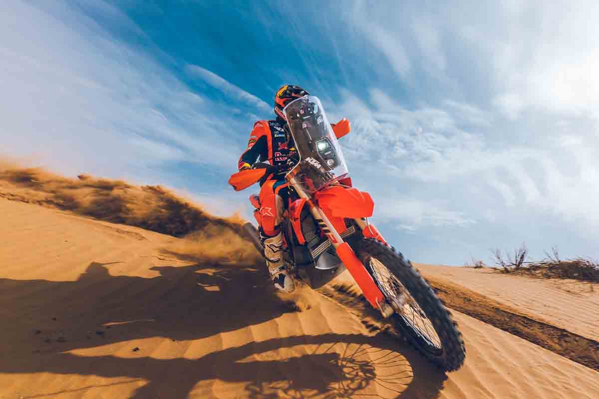 2026年7月から数量限定で発売されるKTM「2027 KTMラリーレプリカ」