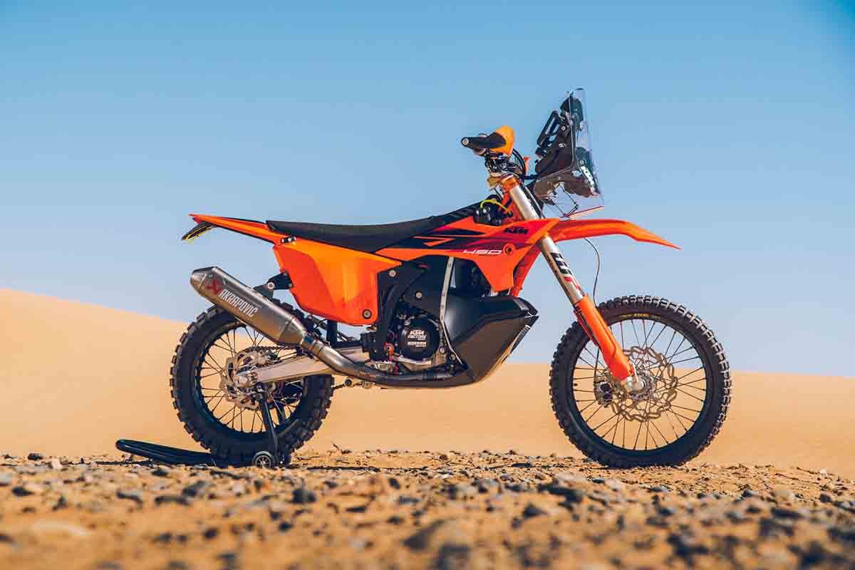 2026年7月から数量限定で発売されるKTM「2027 KTMラリーレプリカ」