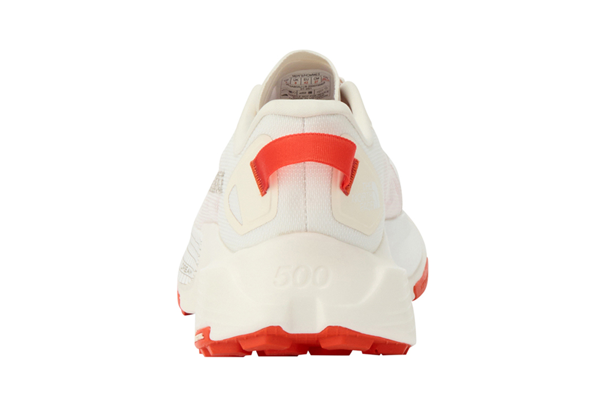 【メンズ】アルタメサ500 V2（TNFホワイト×ラバレッド）：2万3980円
