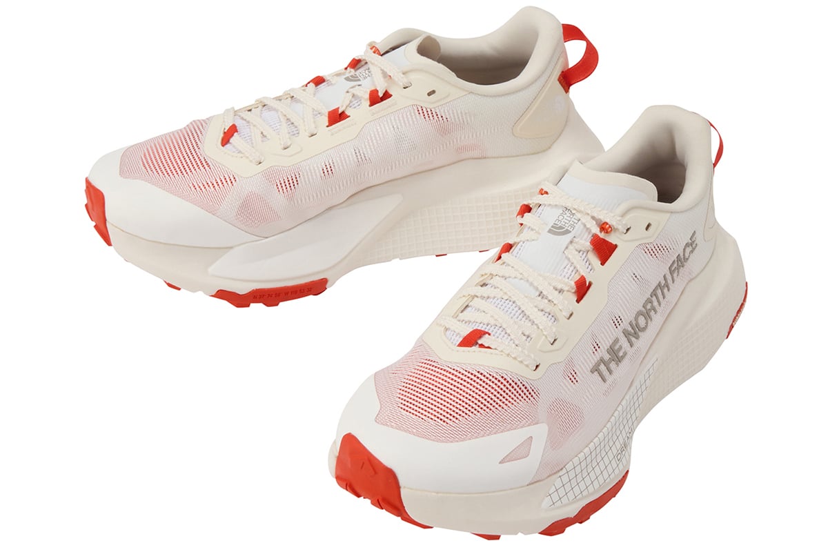 【メンズ】アルタメサ500 V2（TNFホワイト×ラバレッド）：2万3980円