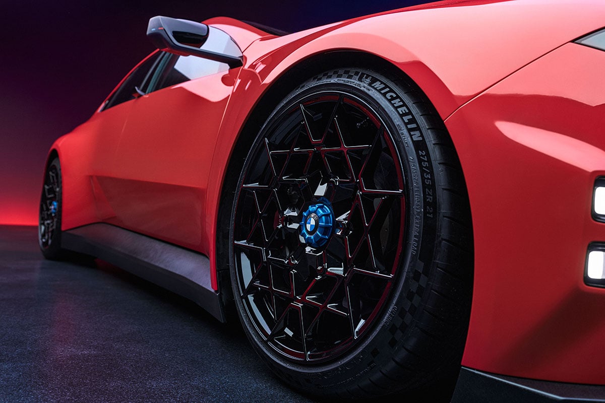 世界初公開されたBMW「M コンセプト ノイエ・クラッセ」
