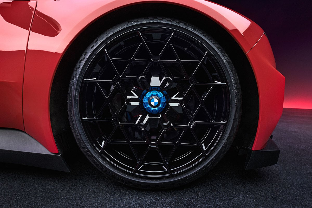 世界初公開されたBMW「M コンセプト ノイエ・クラッセ」