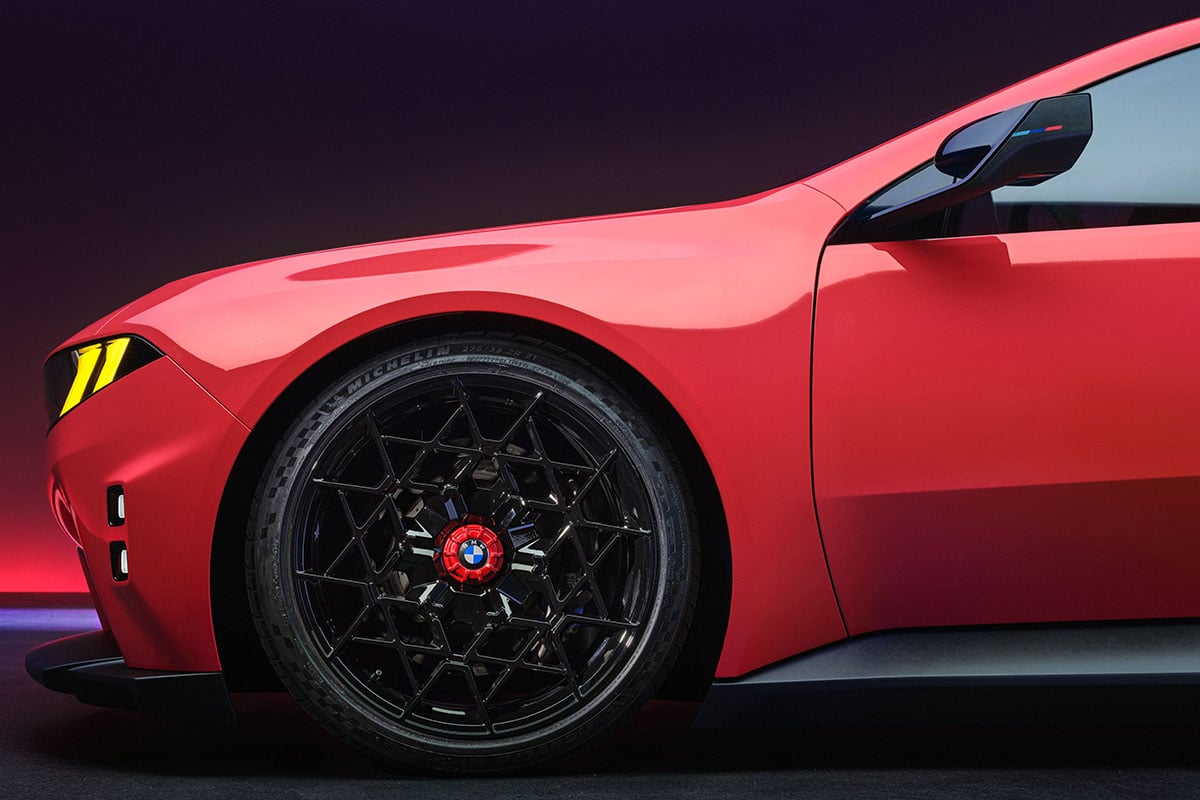 世界初公開されたBMW「M コンセプト ノイエ・クラッセ」