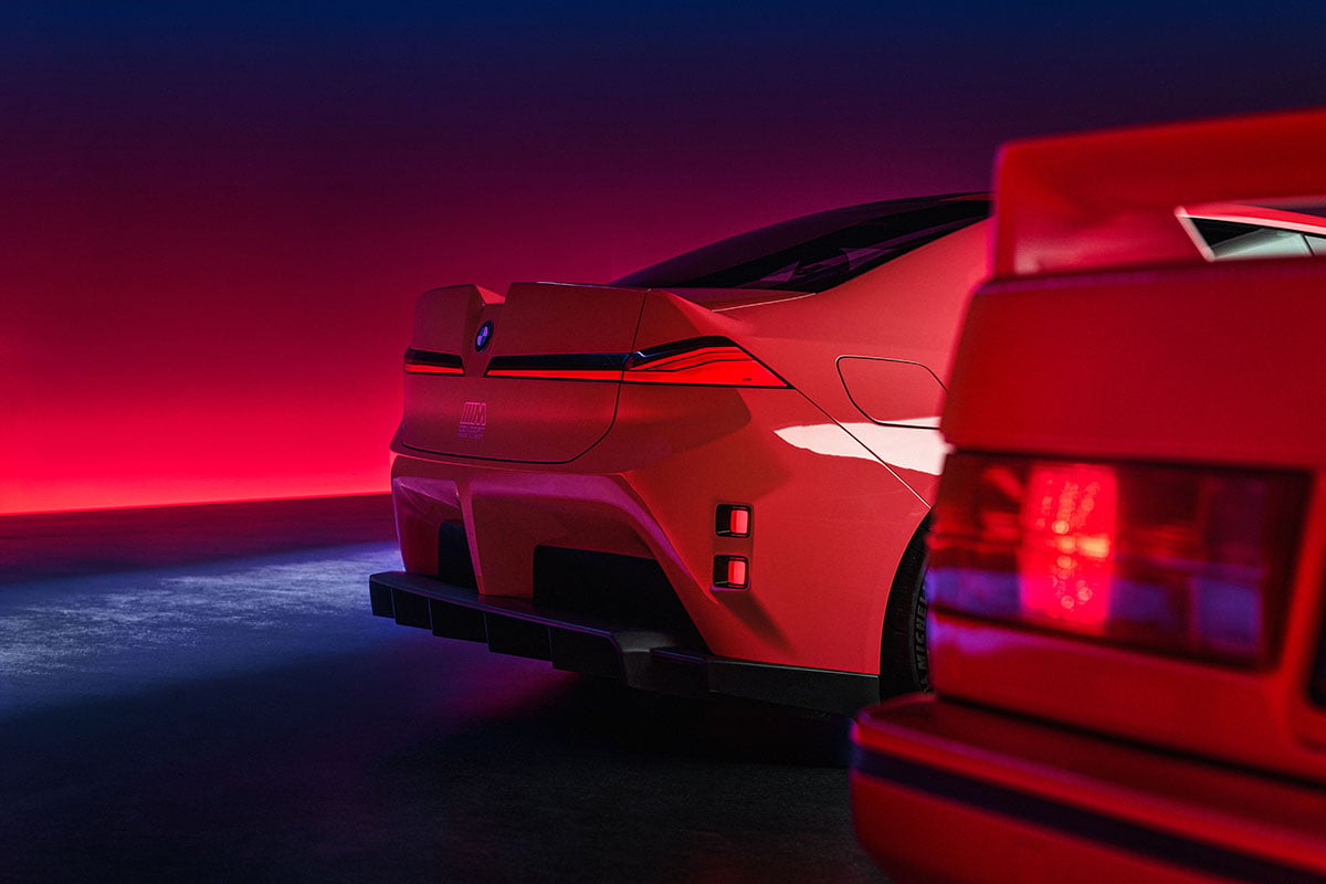 世界初公開されたBMW「M コンセプト ノイエ・クラッセ」と初代「M3」