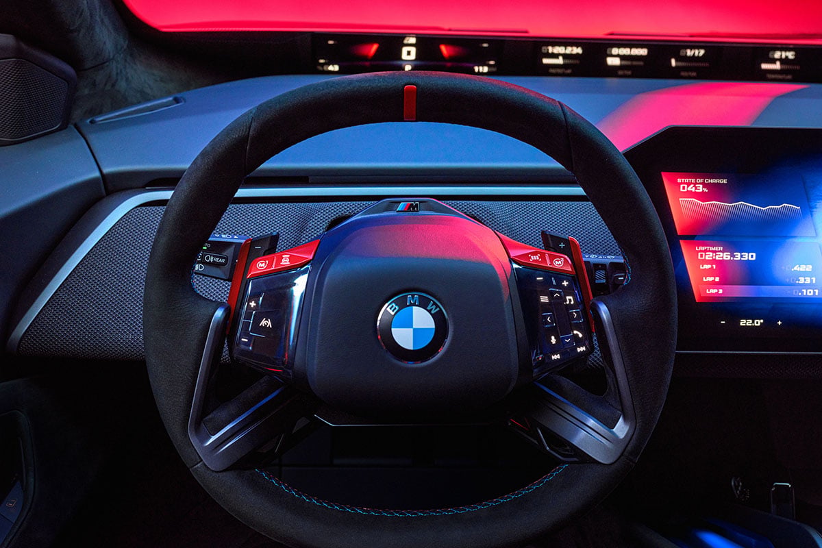 世界初公開されたBMW「M コンセプト ノイエ・クラッセ」のインテリア