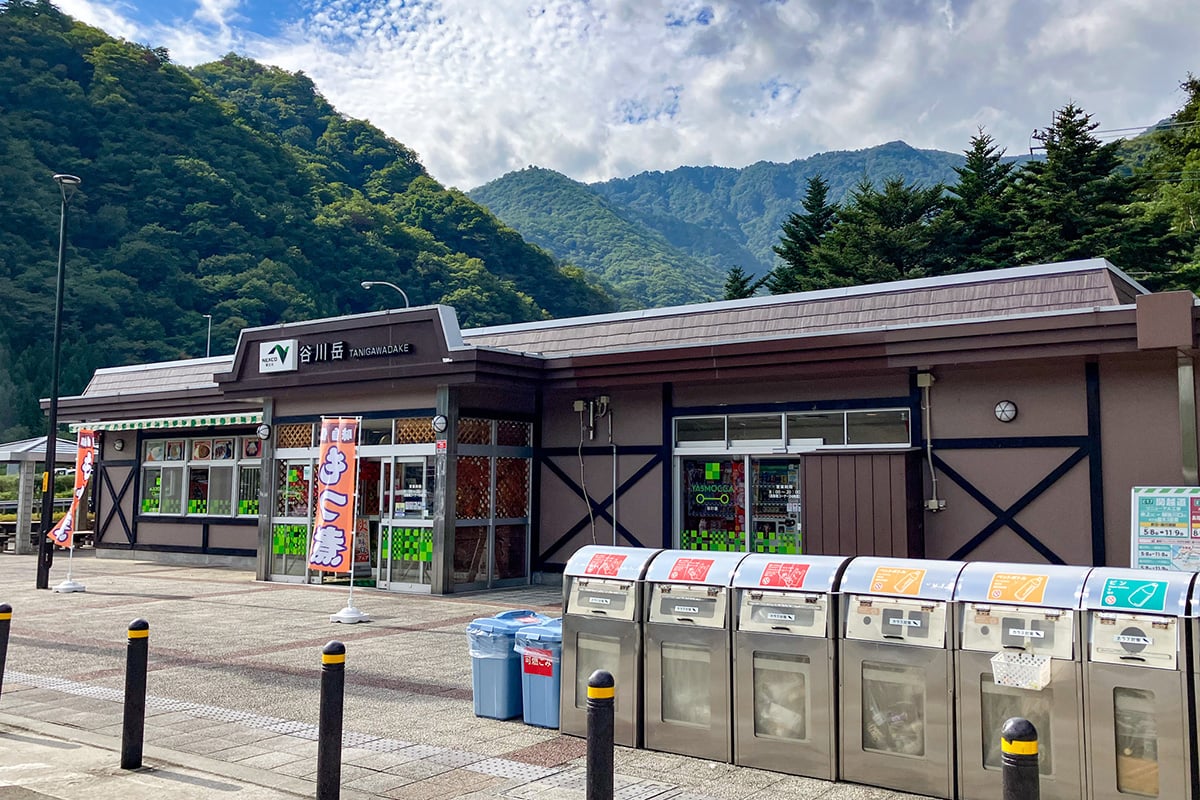 パーキングエリアの風景