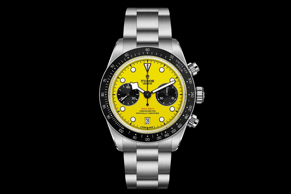 ケースはステンレススチール製でケース径39mm。「バンブルビー」なイエローダイヤルにブラックのコントラスト。
