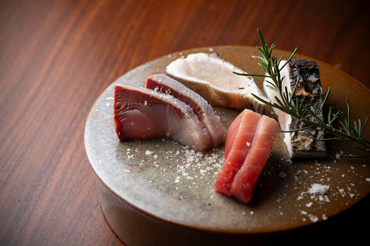 料理人が目の前で仕上げる、薪火ガストロノミー