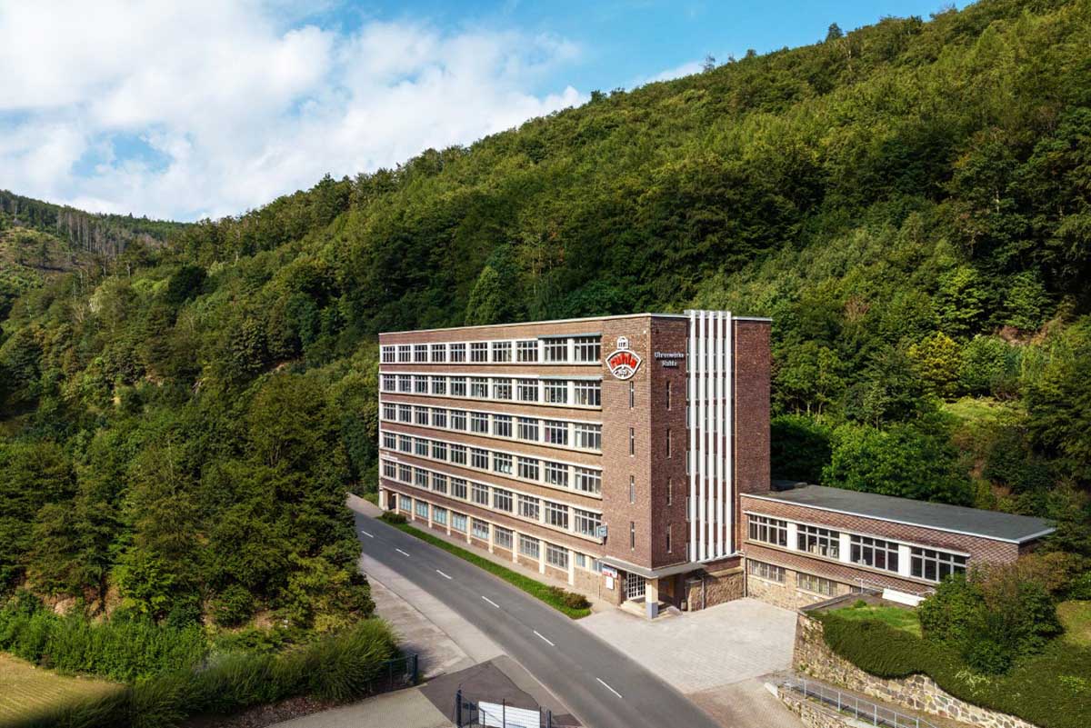 製造拠点は「ドイツの緑の心臓」とも言われるテューリンゲン州ルーラにある自社工場にて行われる。