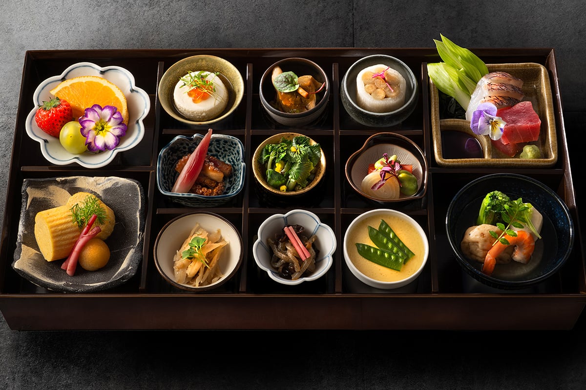 小鉢9種・手作り豆腐が並ぶ彩り豊かな箱膳