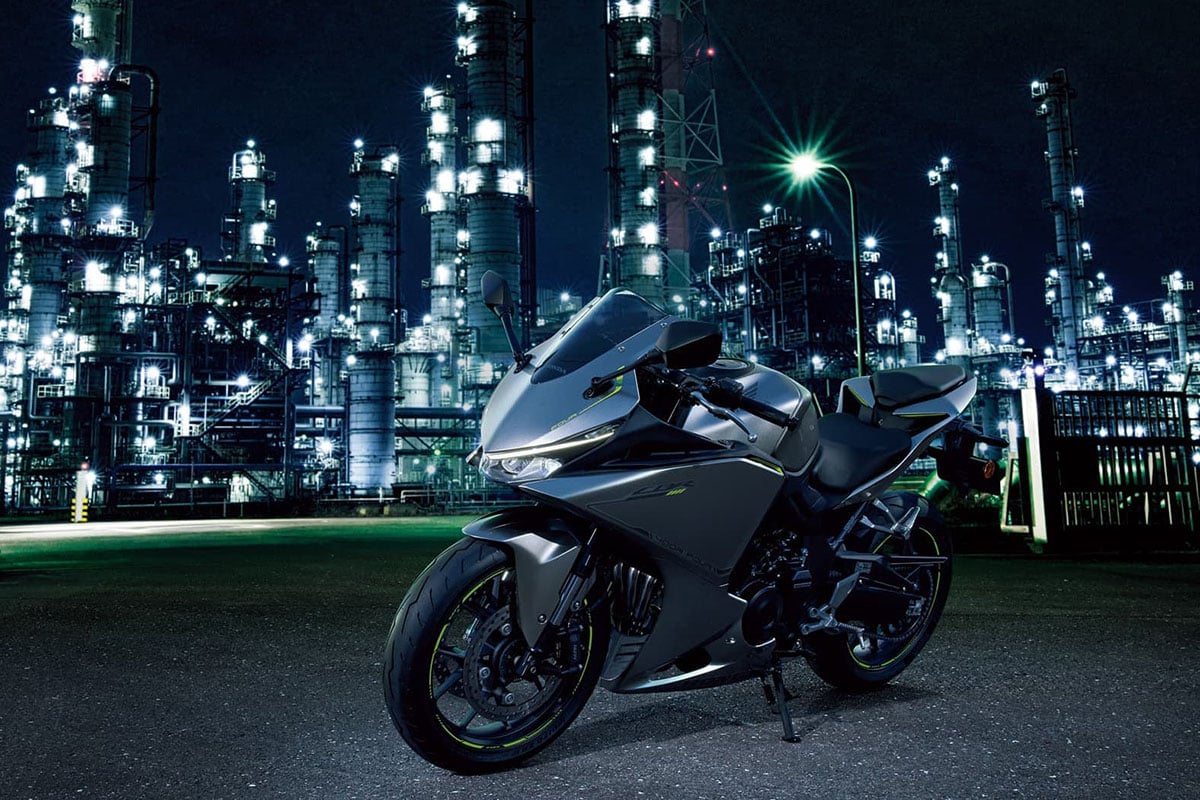 ホンダ「CBR400Rフォア Eクラッチ」