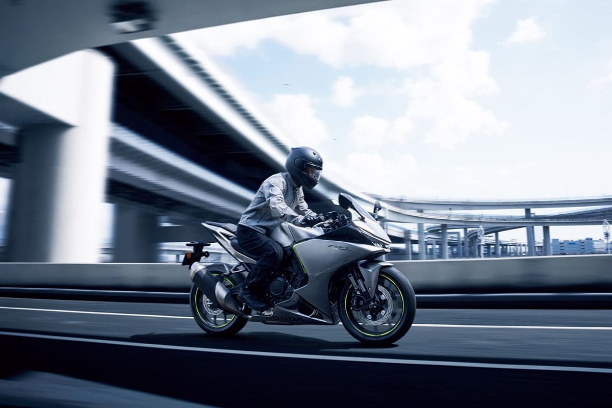 ホンダ「CBR400Rフォア Eクラッチ」
