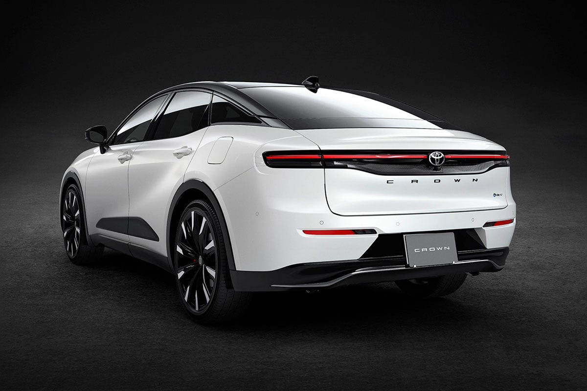 トヨタ新型「クラウン・クロスオーバー」