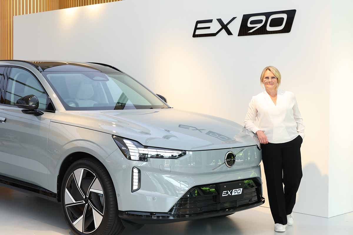 ボルボ新型「EX90」とロッタ・ヤコブソン博士
