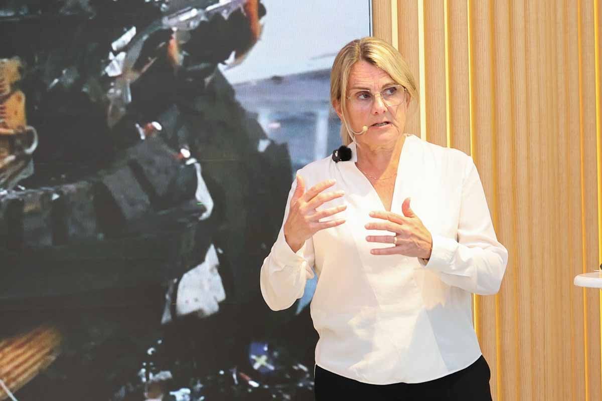 スウェーデンの「ボルボ・カーズ セーフティセンター」で長年安全研究・開発を担うロッタ・ヤコブソン博士を招いて開催された安全セミナーの様子