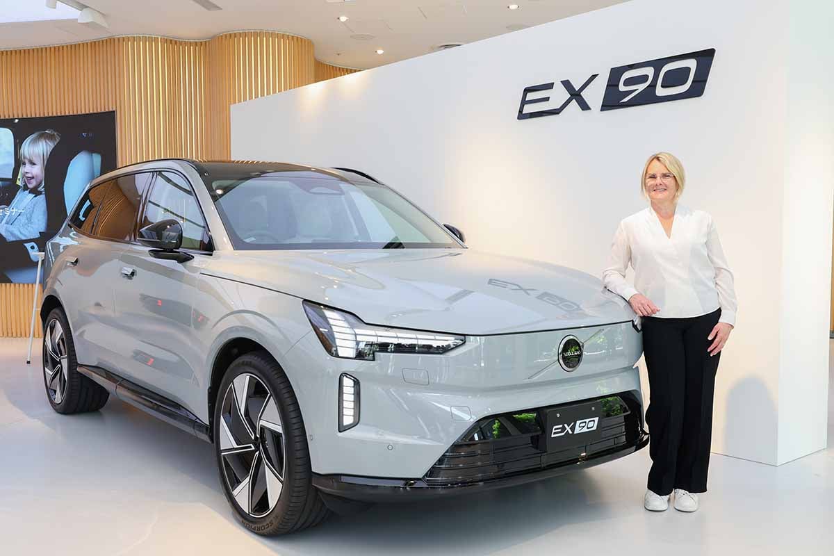 ボルボ新型「EX90」とロッタ・ヤコブソン博士