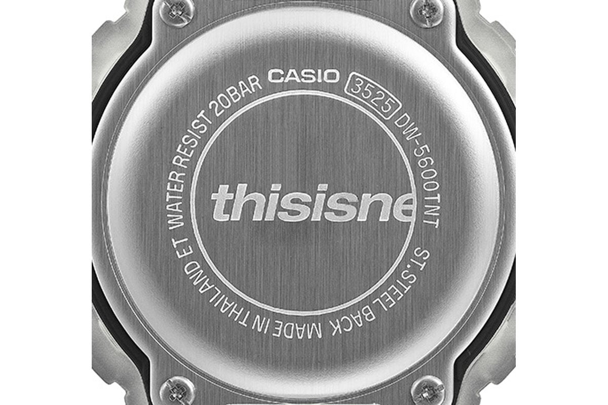スペシャルコラボの証として細部に至るまで“thisisneverthat”のロゴがあしらわれている