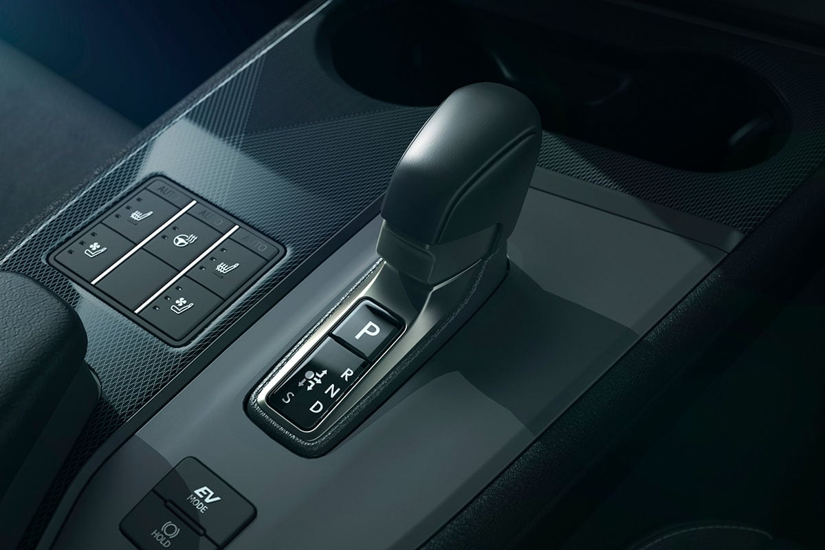 レクサス「UX300h “シャイニングエッセンス”」